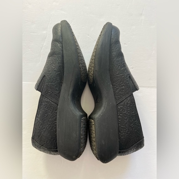 Dansko Winona Tooled Leather Black Clogs Size 40 - Picture 6 of 8